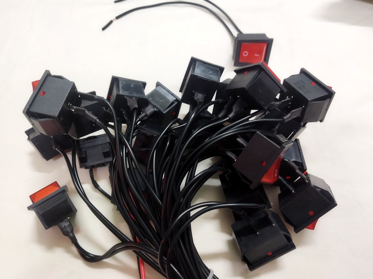 công tắt lắp bình phun thuốc trừ sâu 12v.