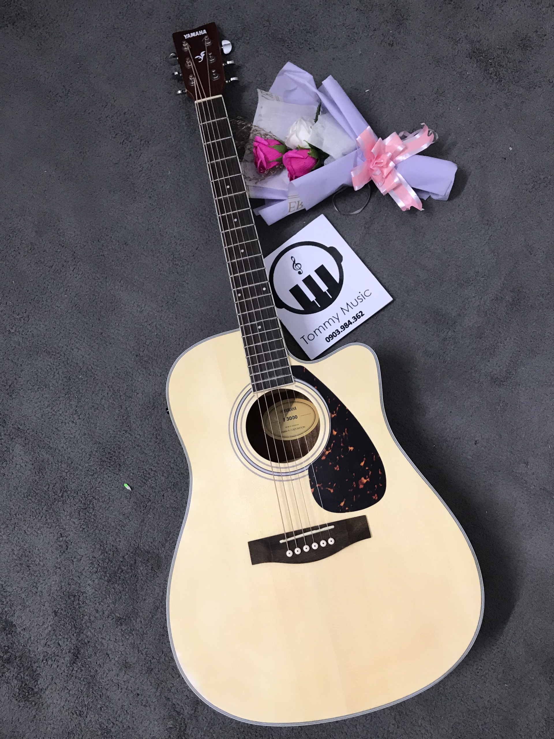 Guitar Yamaha F3000 EQ