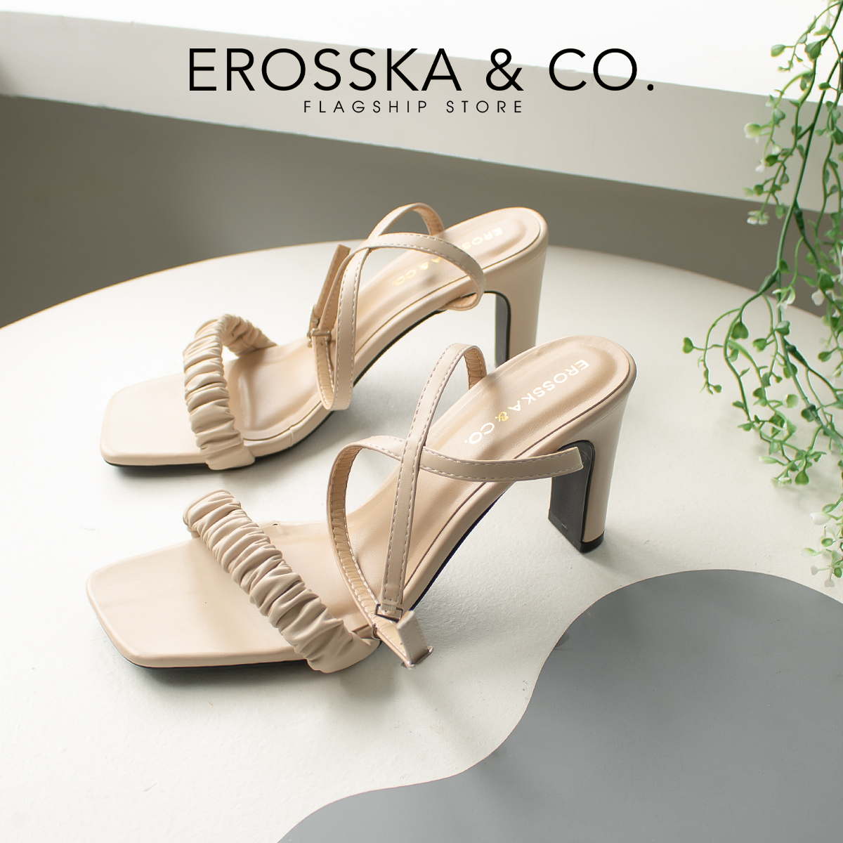 Erosska - Giày sandal cao gót nữ mũi vuông quai nhún cao 8cm màu nude - EB044
