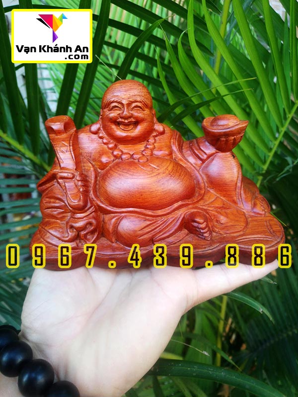 Tượng Phật Di Lặc để xe