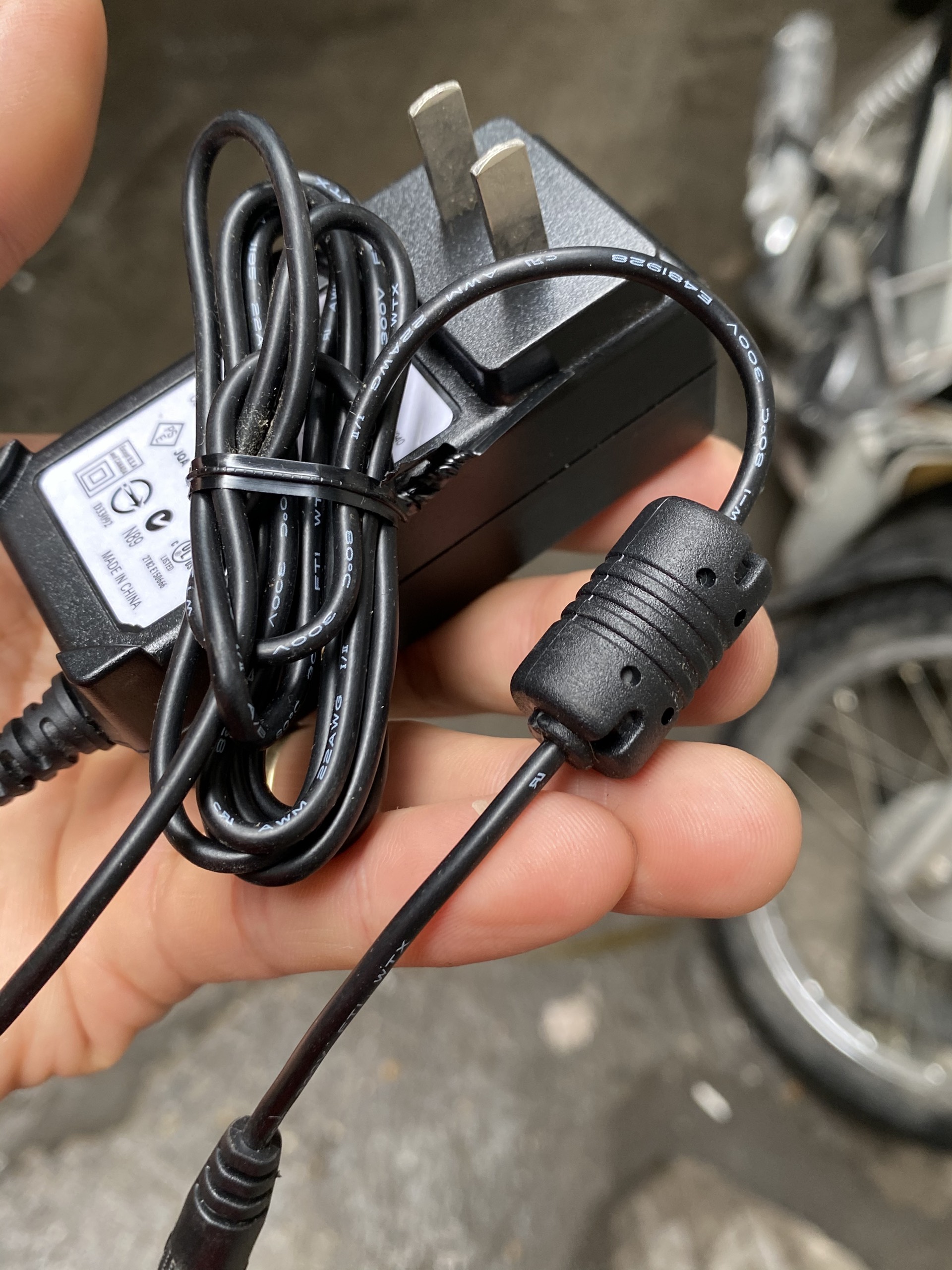 Cục nguồn 19V 0.6A hàng chuẩn Acbel cung cấp
