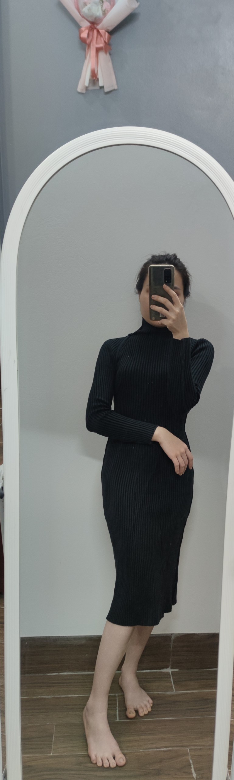 Váy len body cổ lọ màu đen