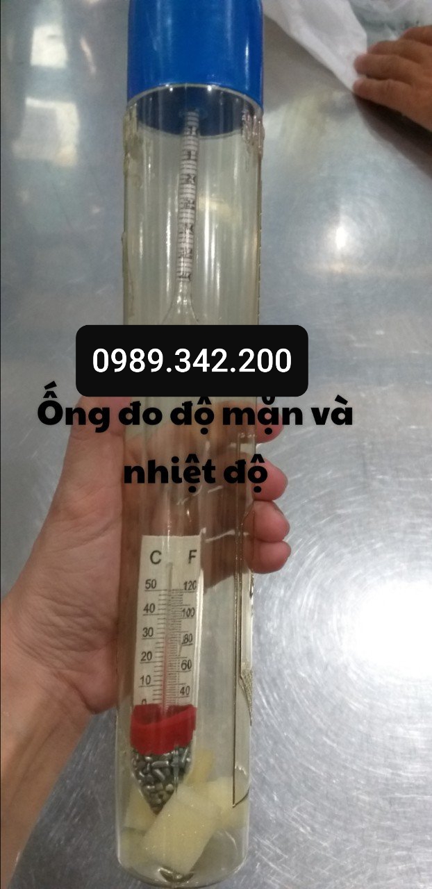 Cây đo độ mặn và nhiệt độ nước