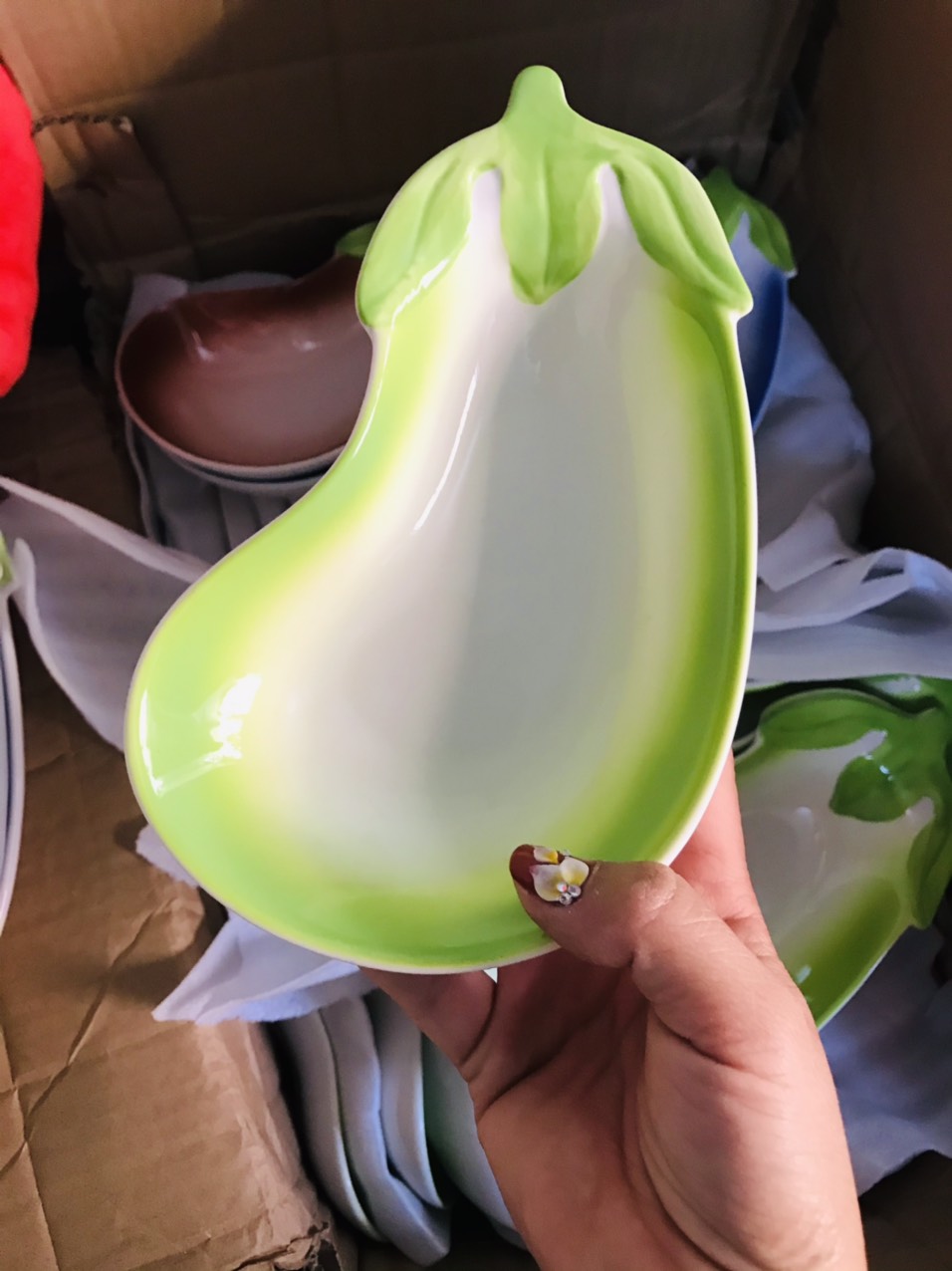 ĐĨA GỐM SỨ TRÁNG MEN HÌNH QUẢ CÀ TÍM