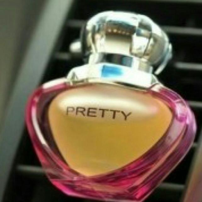 Nước hoa ô tô Pretty cài cửa gió