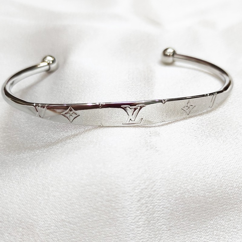 Vòng Tay Cuff Titan Ko Đen TT 3765