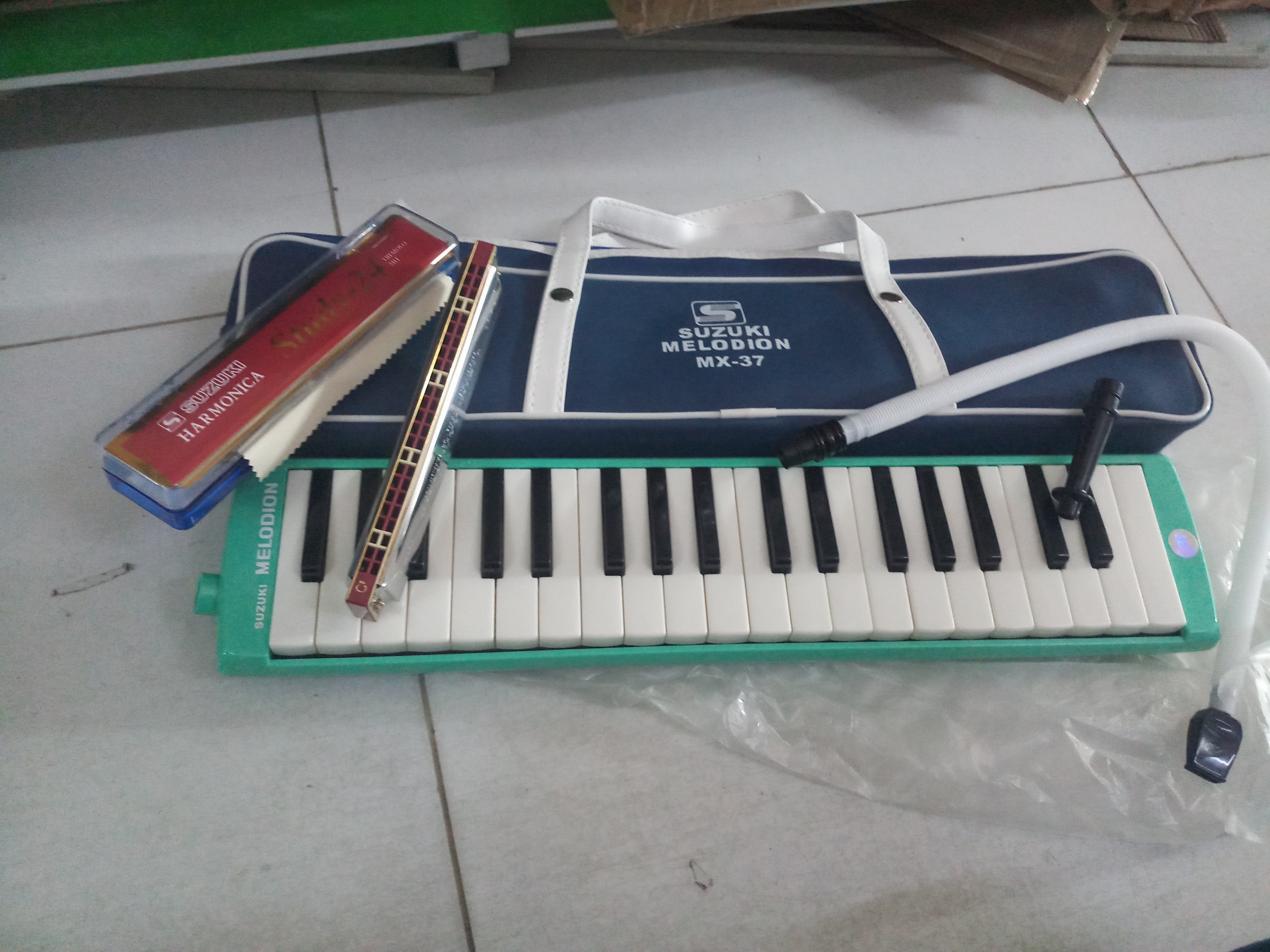 Combo Kèn Melodion Suzuki 37 Phím và kèn Hamonica