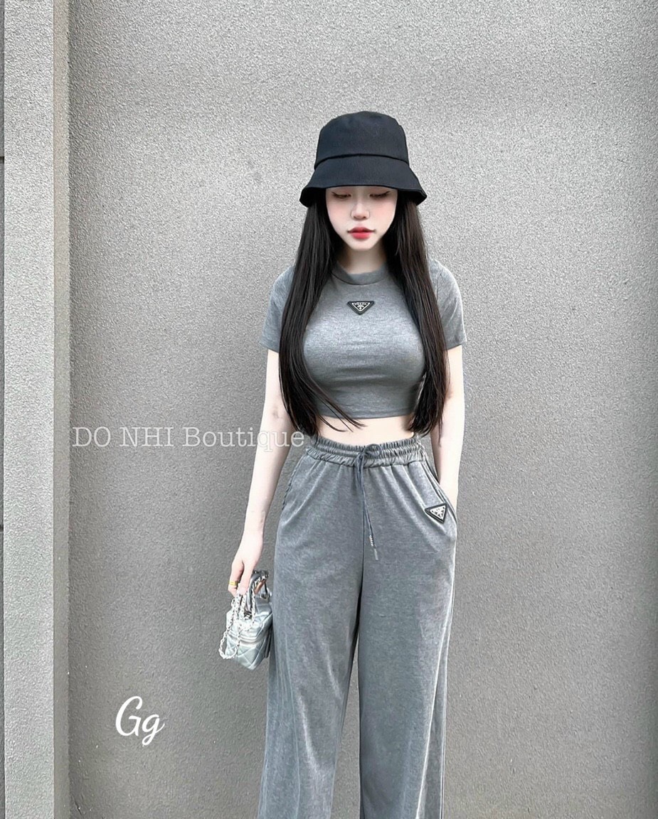 Set of super chic cotton crop tops that flatter the pretty figure, streetwear, party, and travel are all suitable, the style is not out of date.