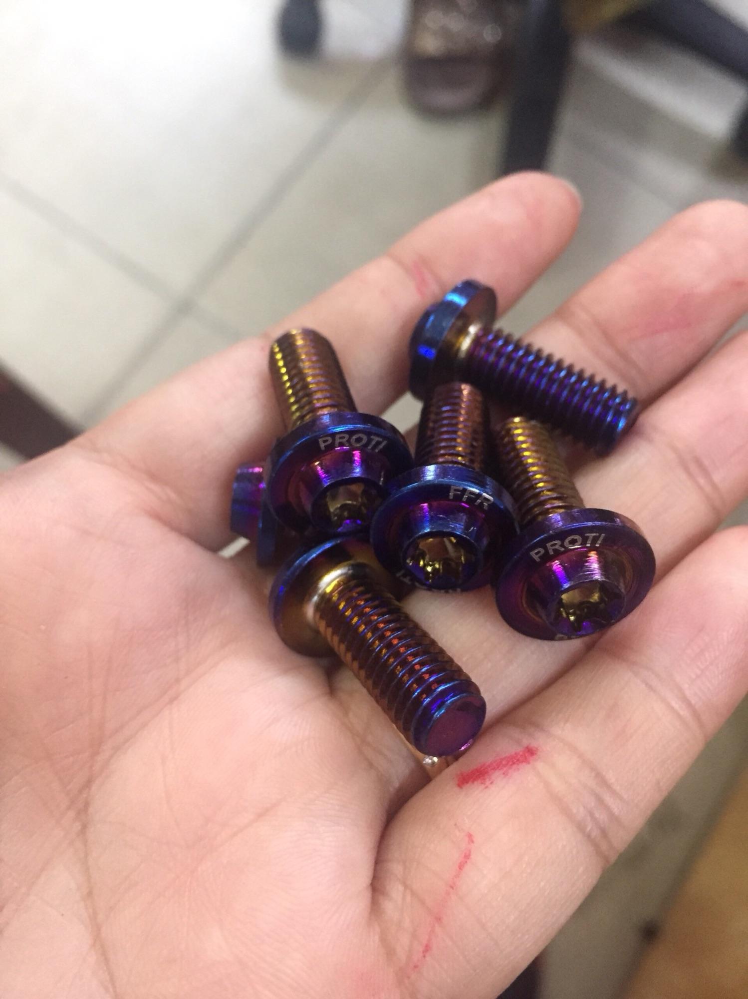 SET 5 CON ÓC ĐĨA YA TITAN ĐẦU PROTI