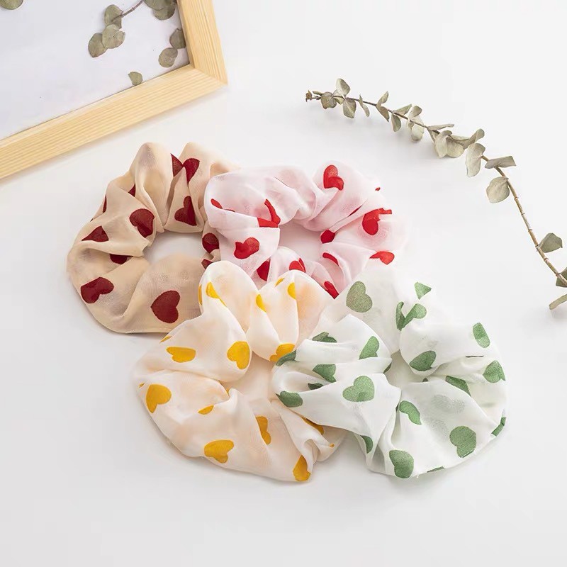 CỘT TÓC BUỘC TÓC SCRUNCHIES HỌA TIẾT TRÁI TIM SẮC MÀU