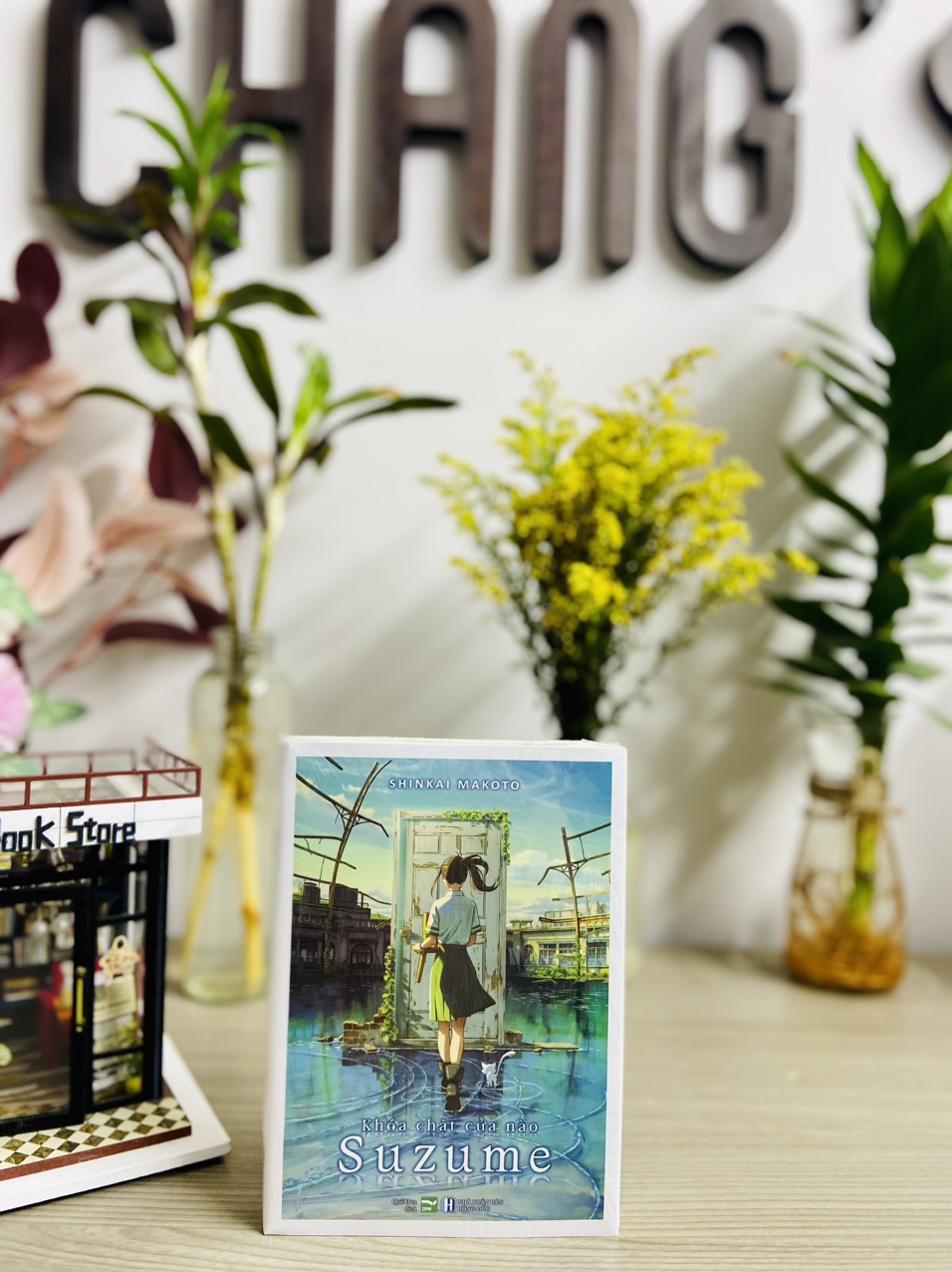 Sách Khóa Chặt Cửa Nào Suzume - Chang Book