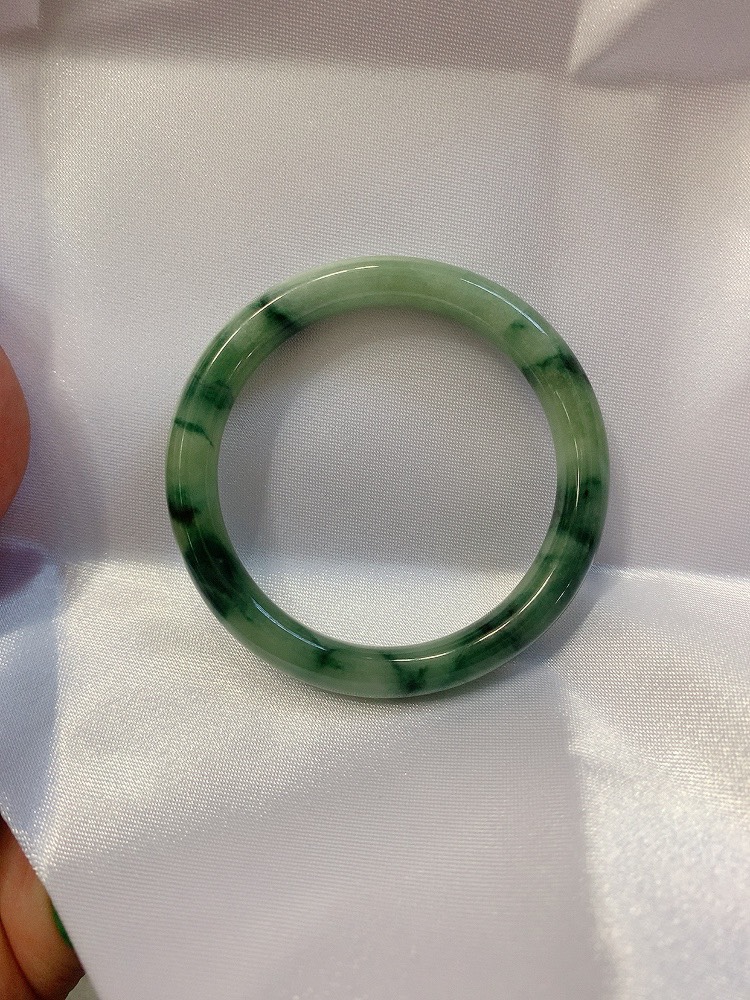 vòng tay bản liền ngọc cẩm thạch thiên nhiên lên vân lý rất đẹp