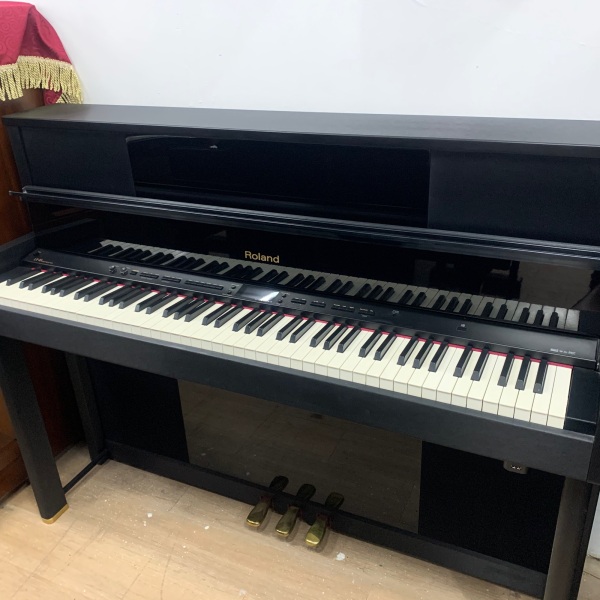 Piano Roland LX10