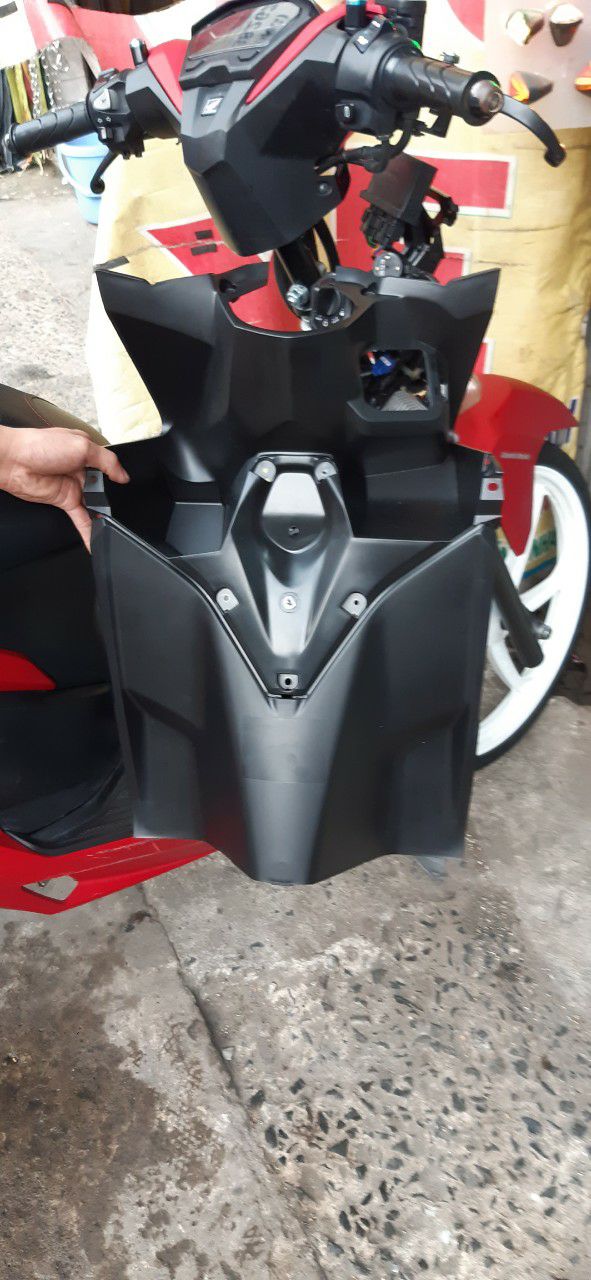 nhựa nhám yếm khóa Click/Vario18
