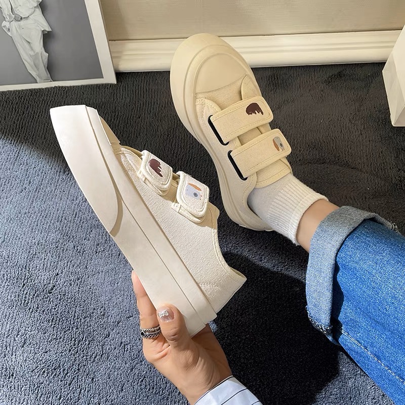 Giày lười slipon quai dán hình voi con