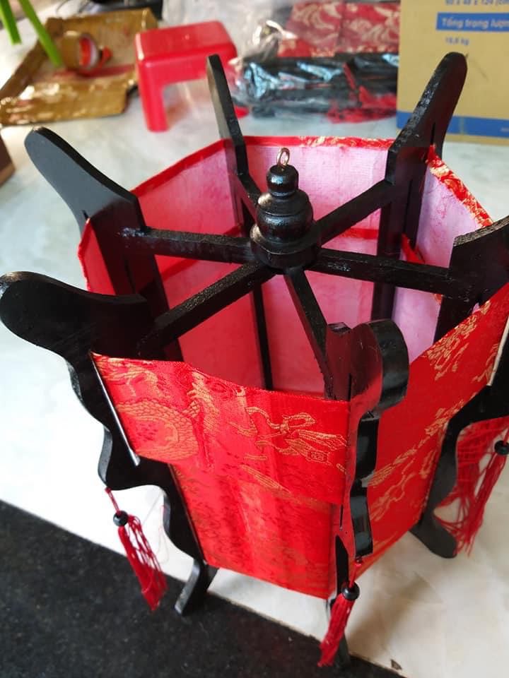 cặp Đèn lồng lục giác Hội An khung gỗ size 40cm Gấm Đỏ