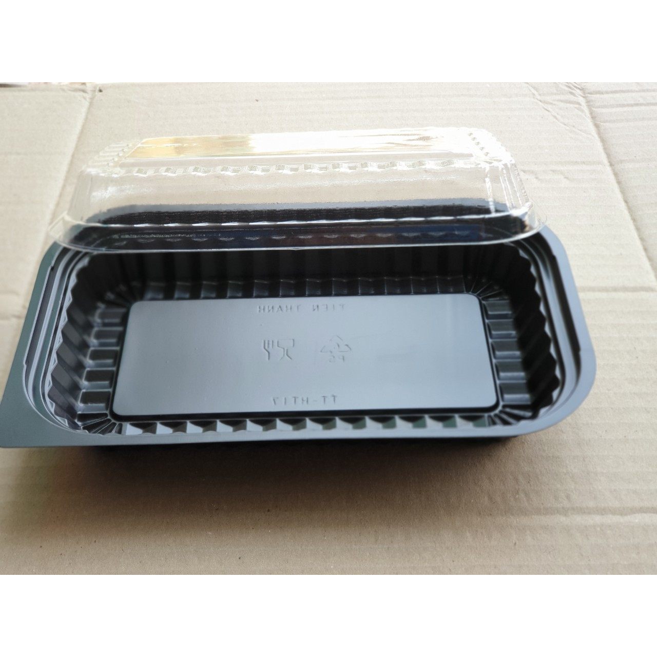 50 hộp nhựa đế đen HT 17