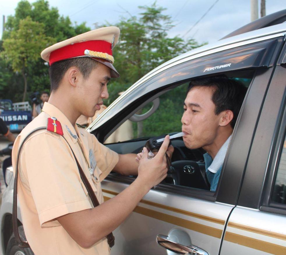 Máy đo nồng độ cồn trong hơi thở Máy đo độ cồn AT6000
