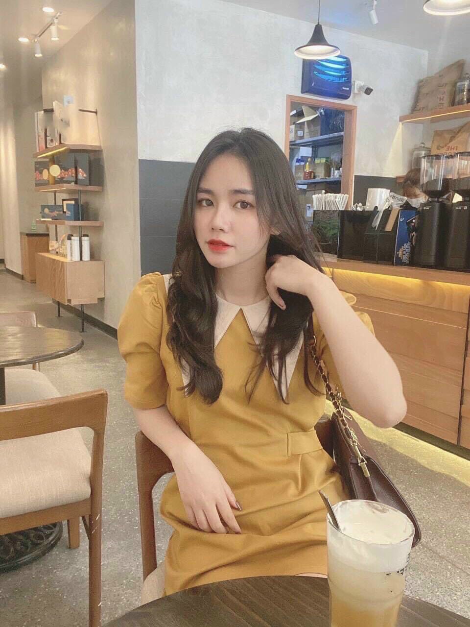 ĐẦM SUÔNG CỘT EO CỔ BÈO SOMI VÀNG TRƠN THANH LỊCH