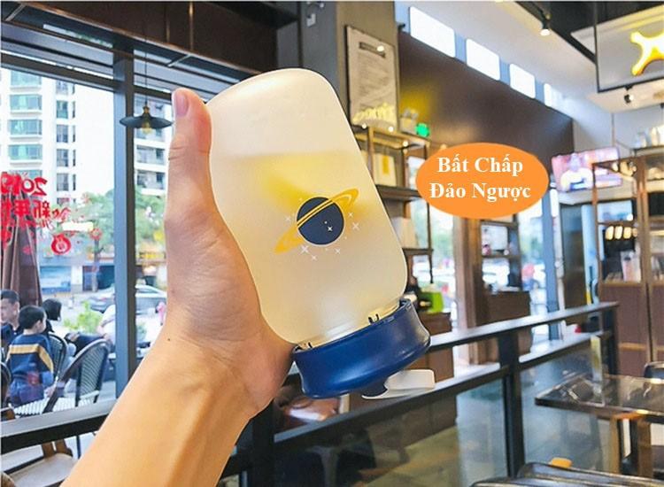 Bình nước thủy tinh khám phá du hành vũ trụ