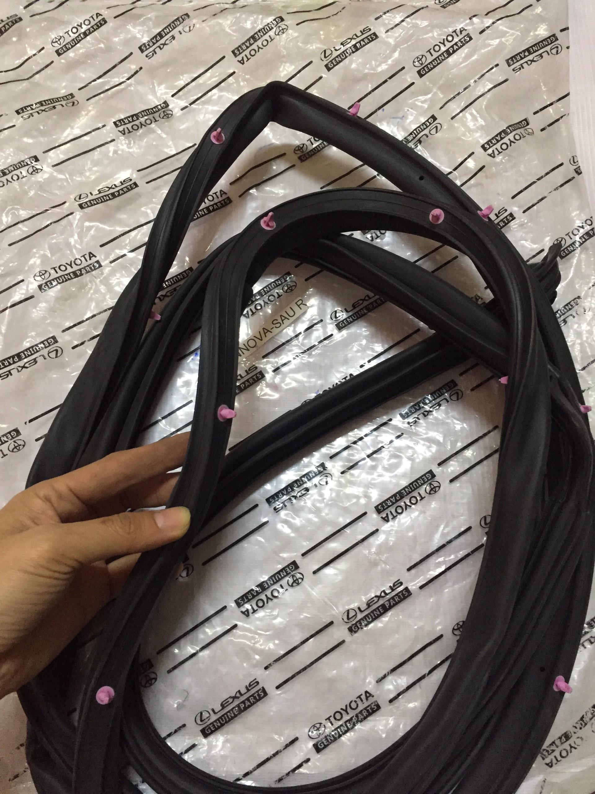 Gioăng cánh cửa Innova ( giá 1 cánh / Oem