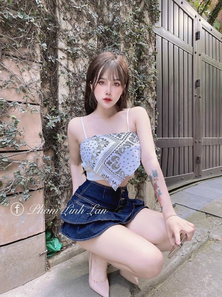 Áo yếm tam giác in thổ cẩm