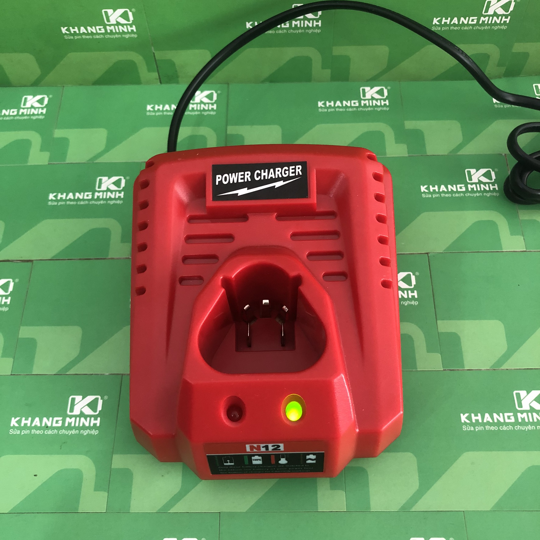 Sạc pin Milwaukee M12 10.8V 12V dòng sạc 3A sạc được pin zin và pin đóng cell