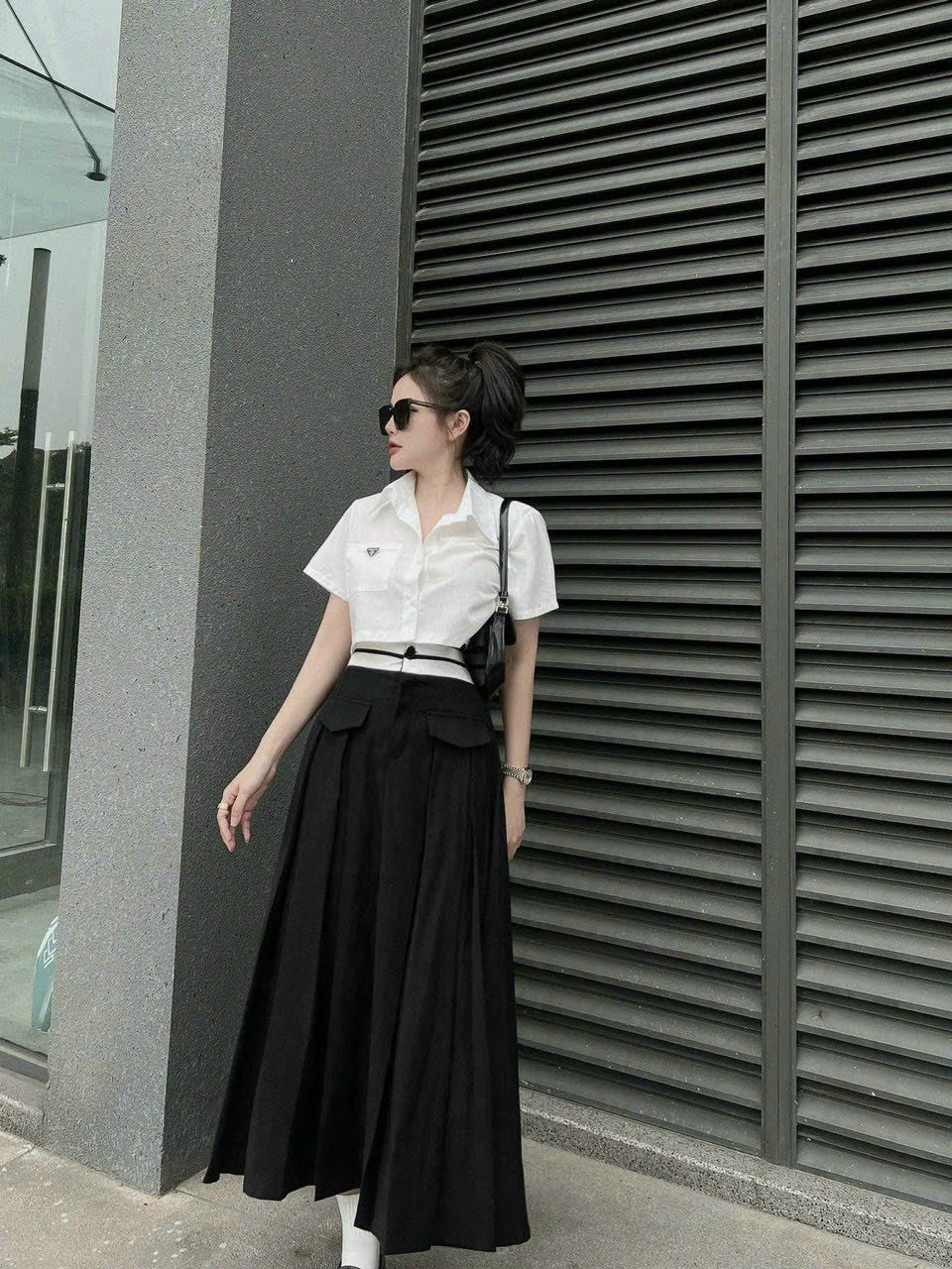 Chân váy midi dáng dài qua gối