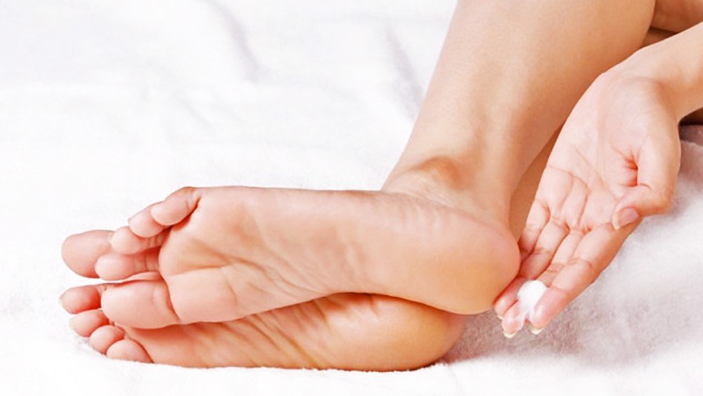 Kem dầu ngựa nứt gót chân (Hàng nội địa)