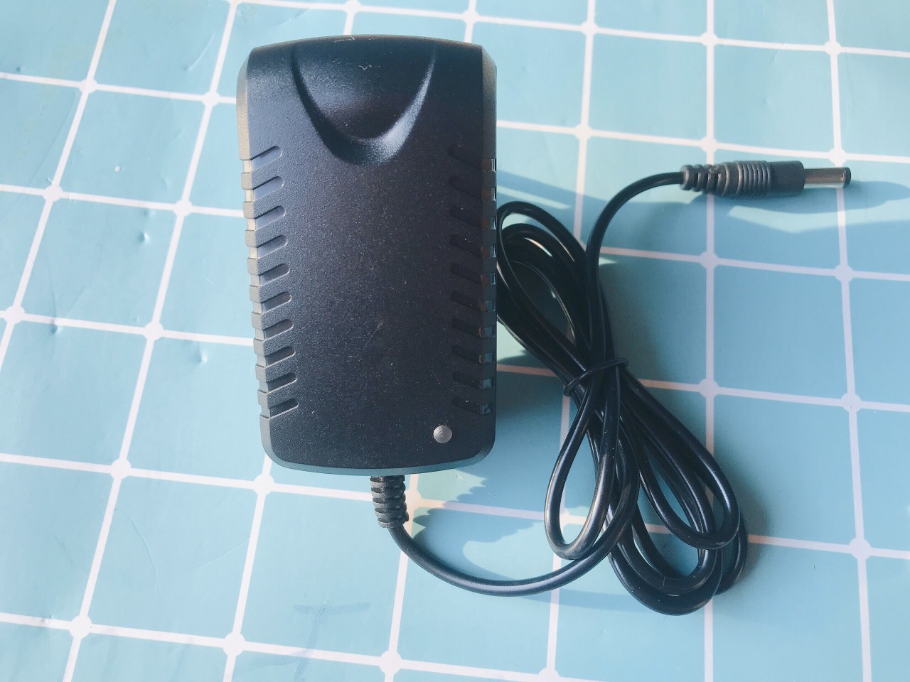 Sạc Xe Điện Trẻ Em 12V Có Đèn Báo Pin