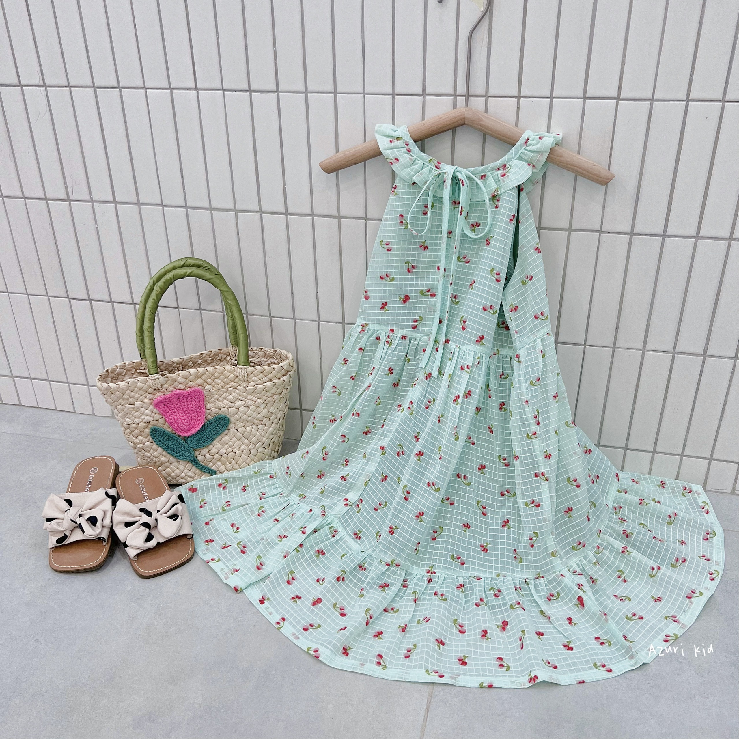 Đầm bé gái maxi cổ yếm voal ô