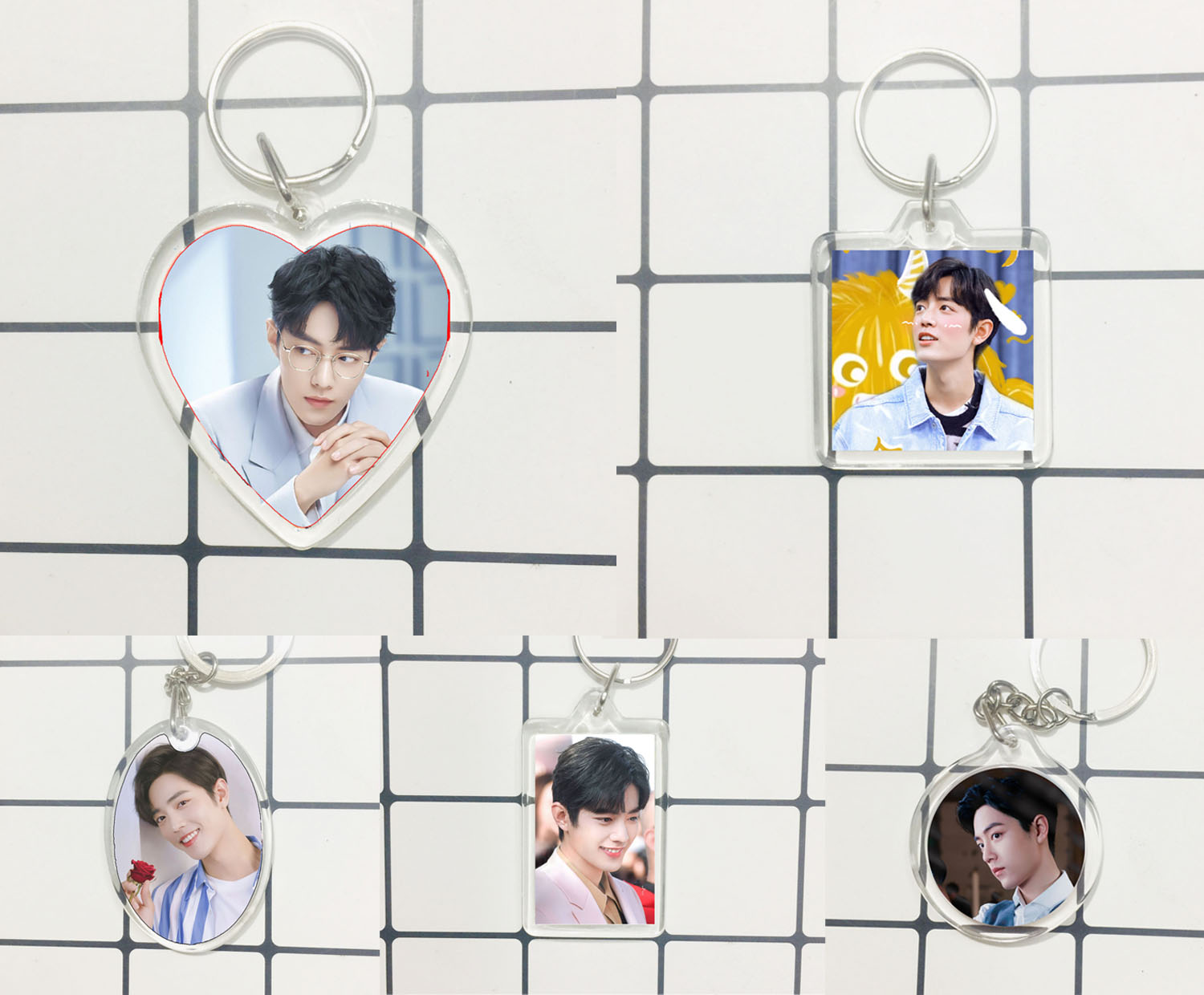 1 đến 2 Móc khoá trong TIÊU CHIẾN ( giao ngẫu nhiên )