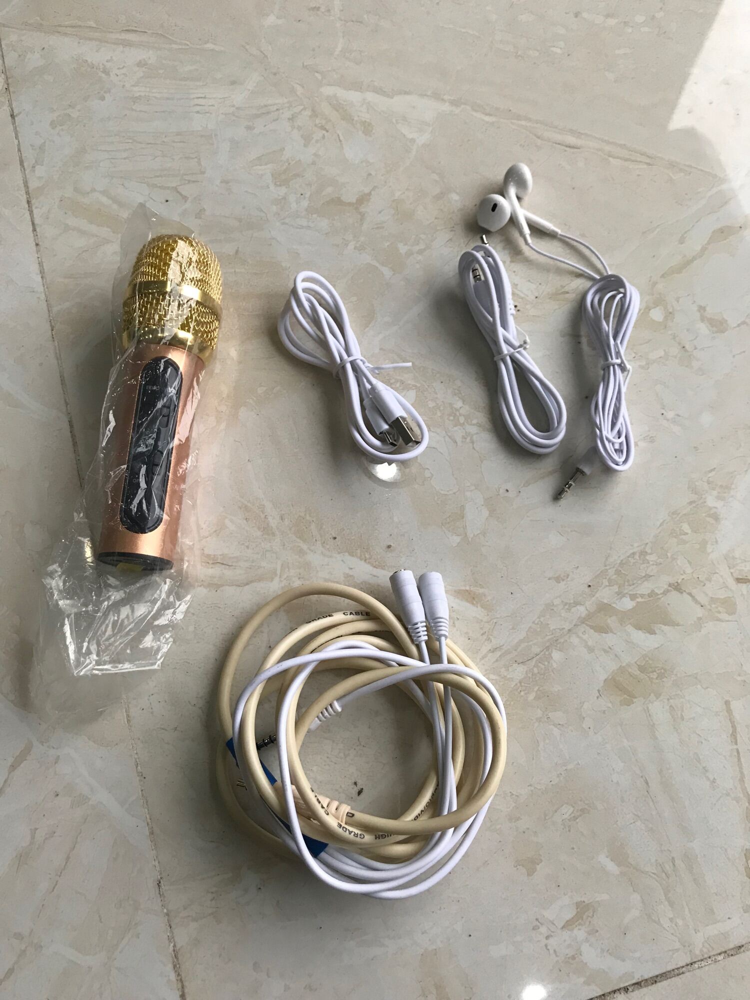 [FREESHIP MAX + MÃ GIẢM GIÁ] - Mic C11 nâng cấp 2 dây bắt xa 2m hát sêu nhẹ