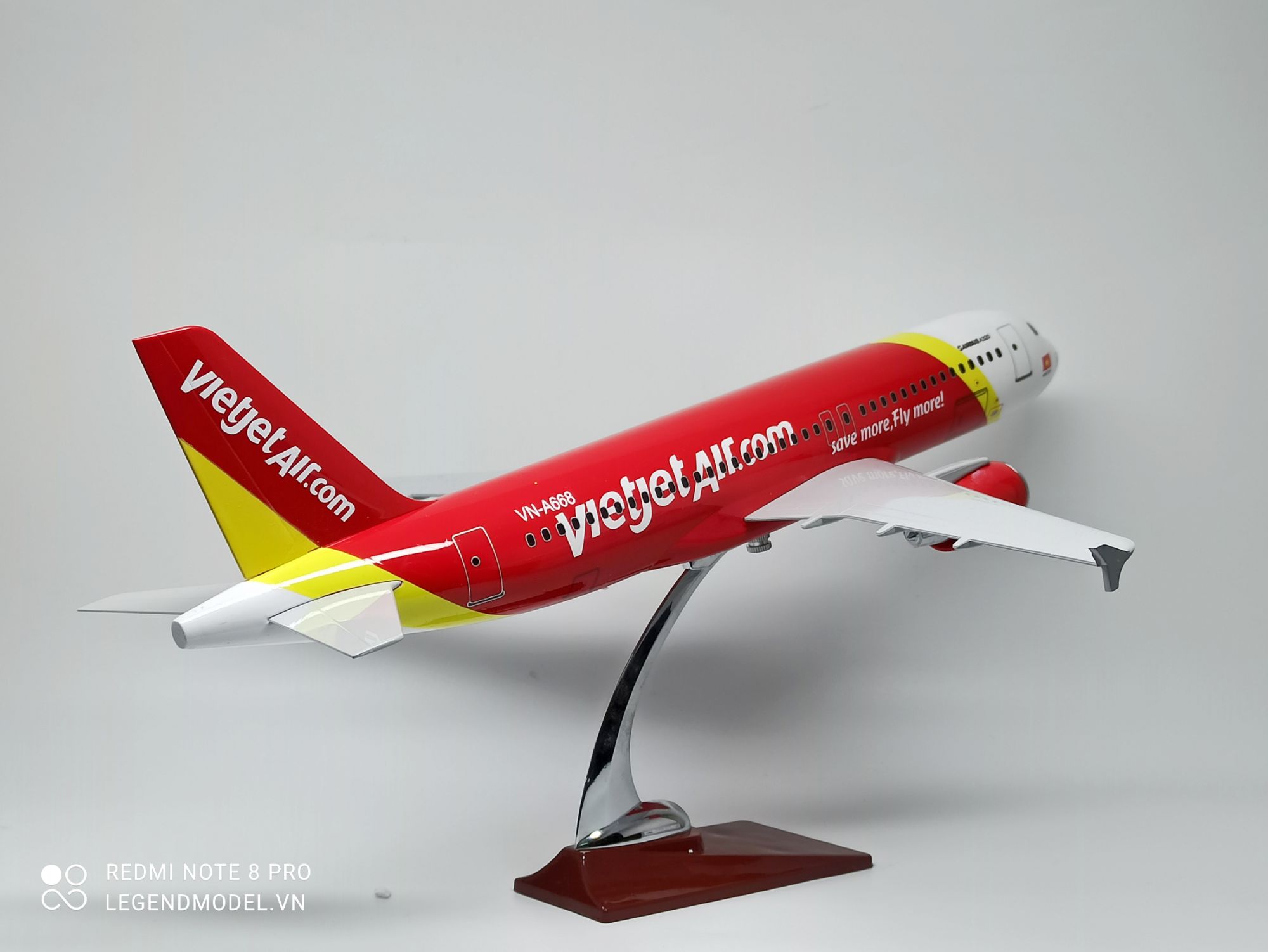 Vietjet Air Airbus A320 47cm Aircraft Model