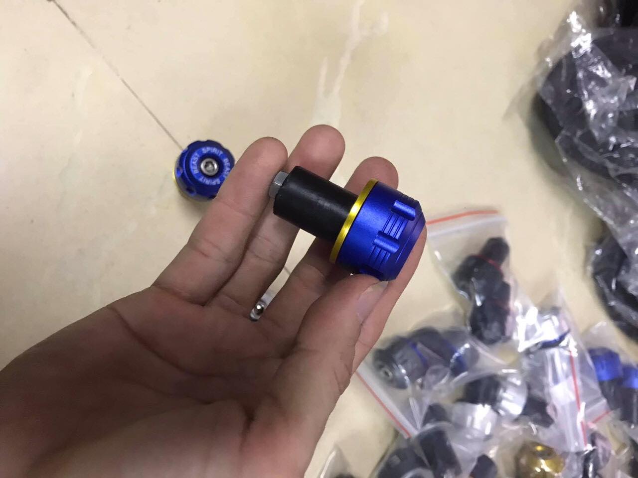 Cặp gù tay lái xe máy bằng nh