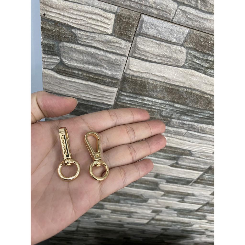 Càng cua MK gắn túi xách 15k/cặp