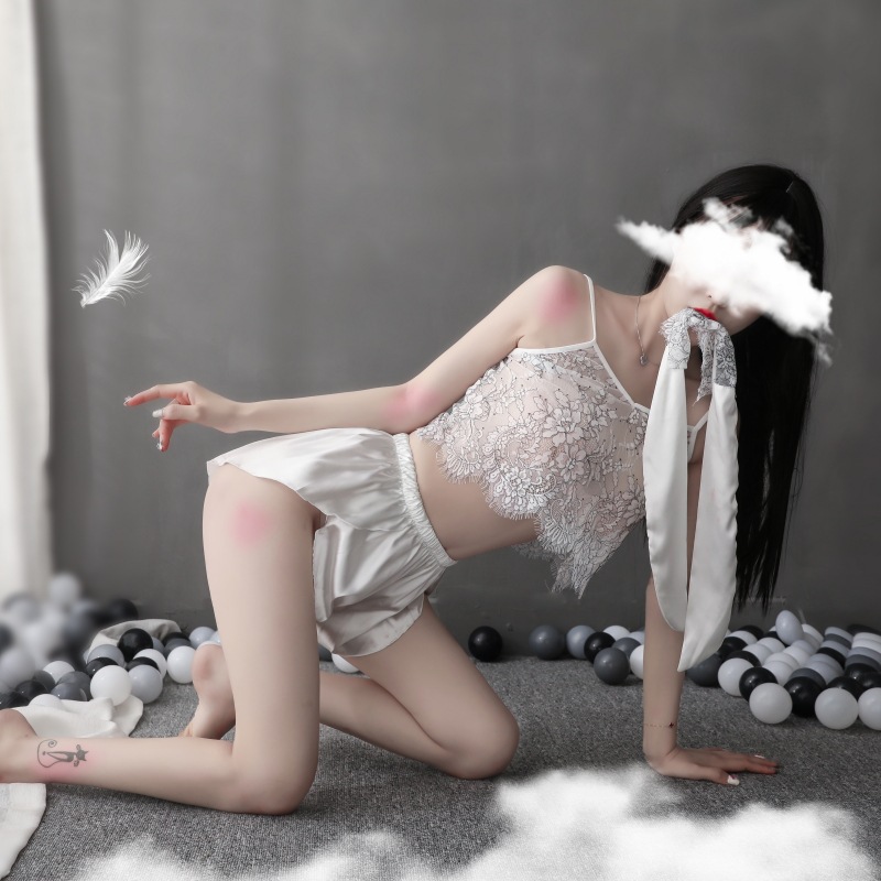 Bộ đồ ngủ áo 2 dây quần đùi lụa kèm bịt mắt sexy