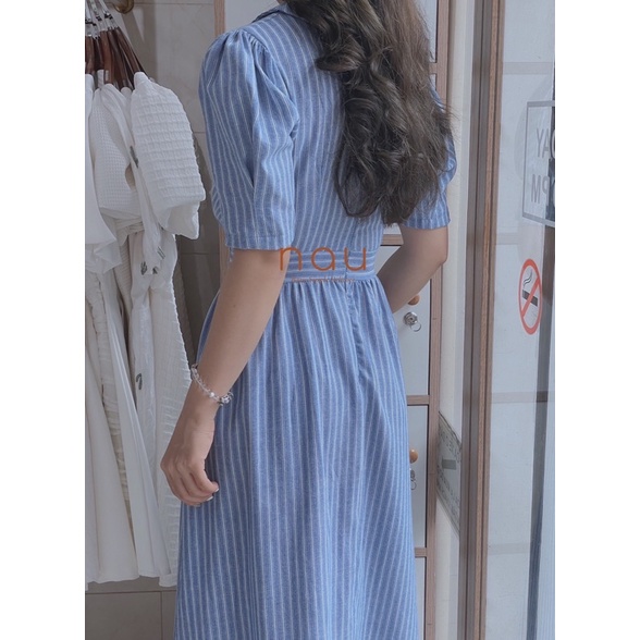 Đầm xanh sọc cổ V phối sơ mi bo eo
