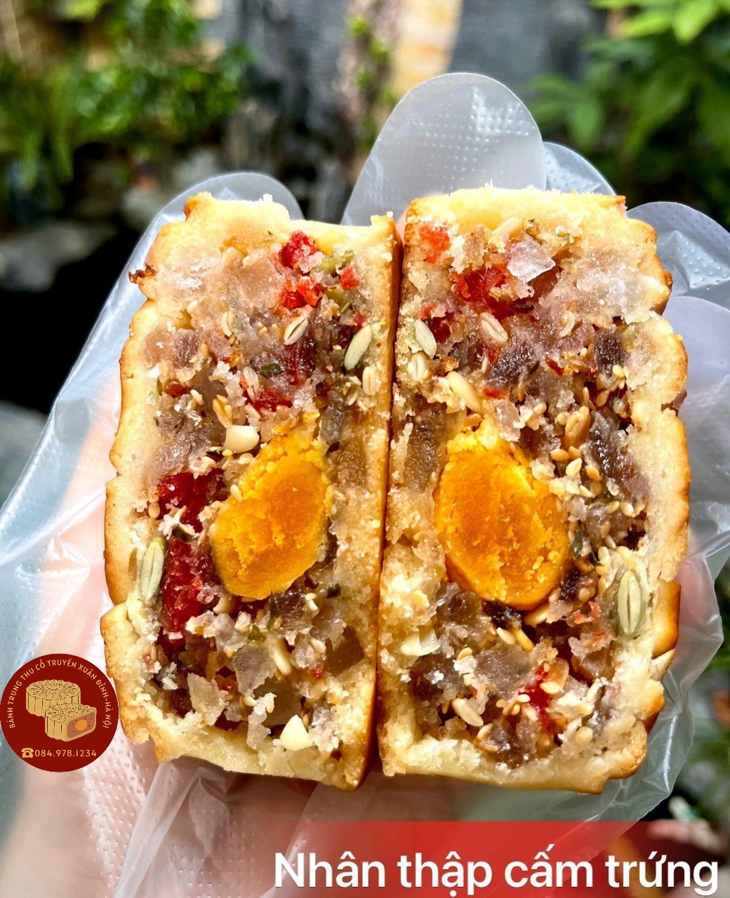 Bánh trung thu Thập cẩm trứng muối