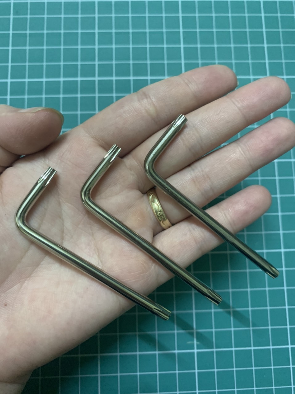 Lục giác vặn ốc titan 2 đầu