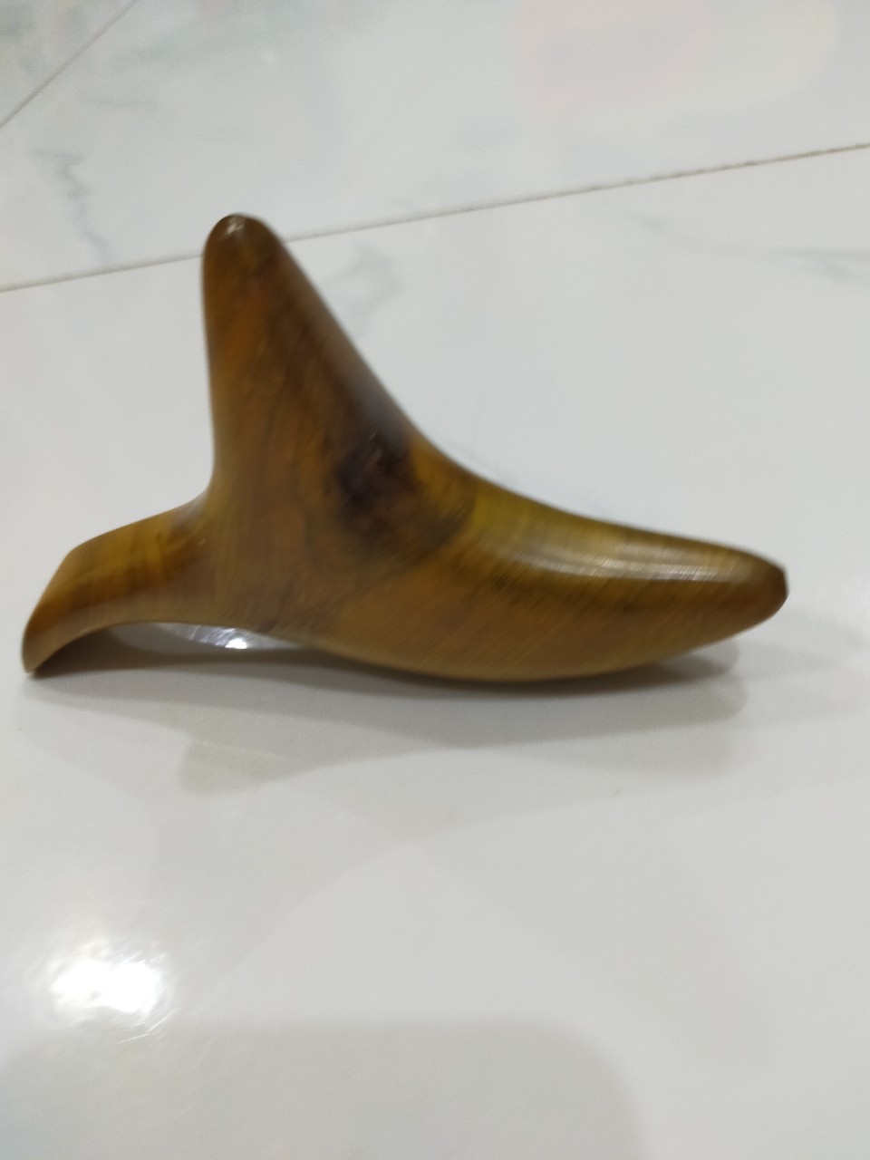 Dụng cụ bấm huyệt hình con Én bằng gỗ thơm
