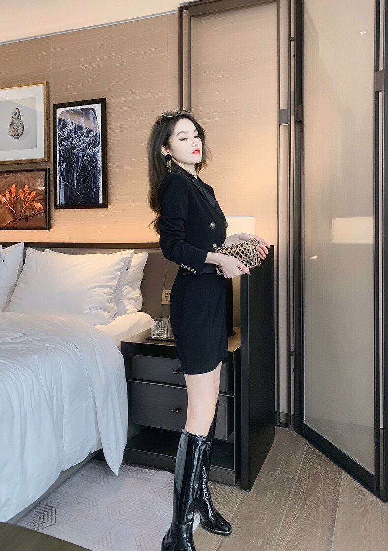 Đầm vest phối nút sang trọng