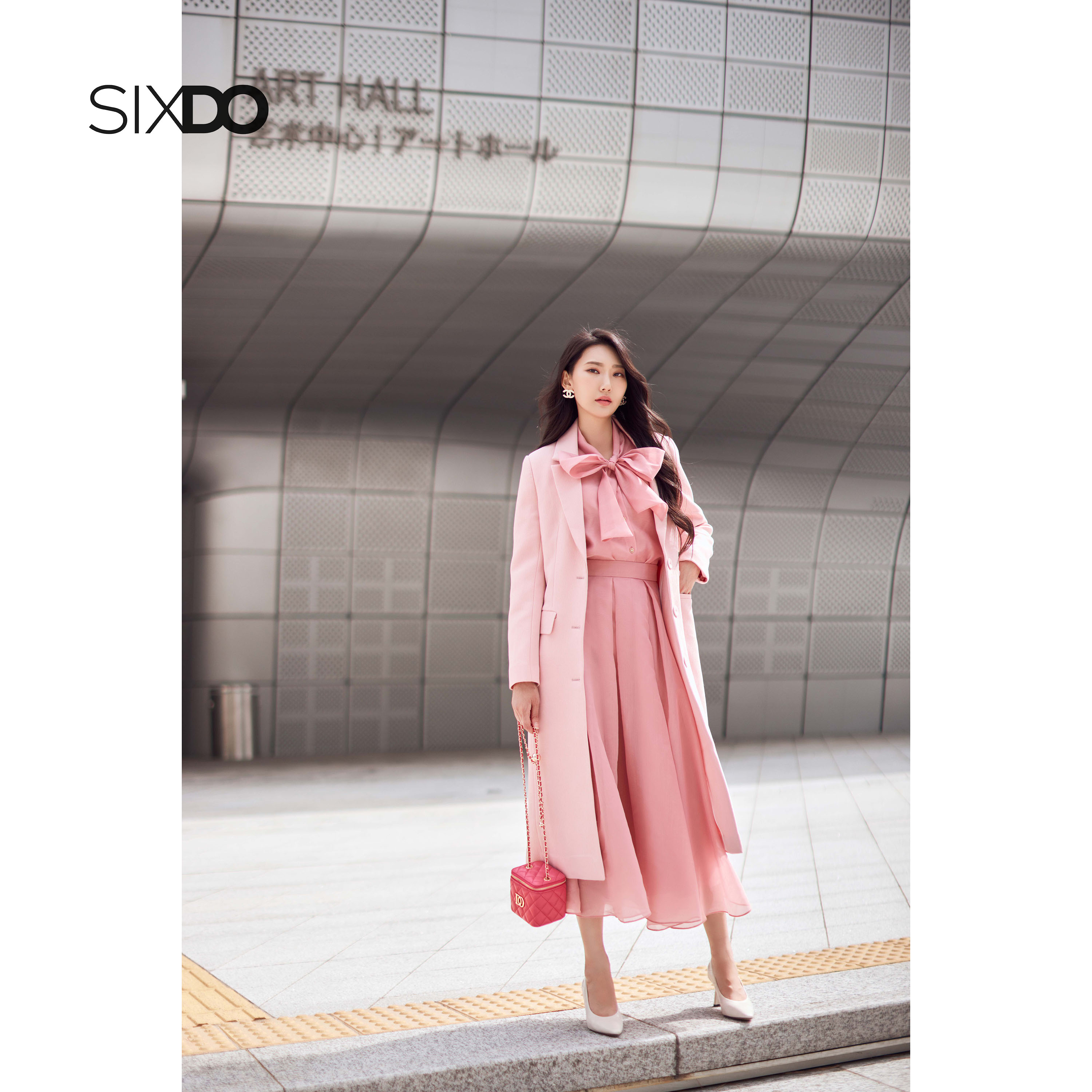 Áo khoác nữ hồng dáng dài SIXDO (Light Pink Long Woven Coat)