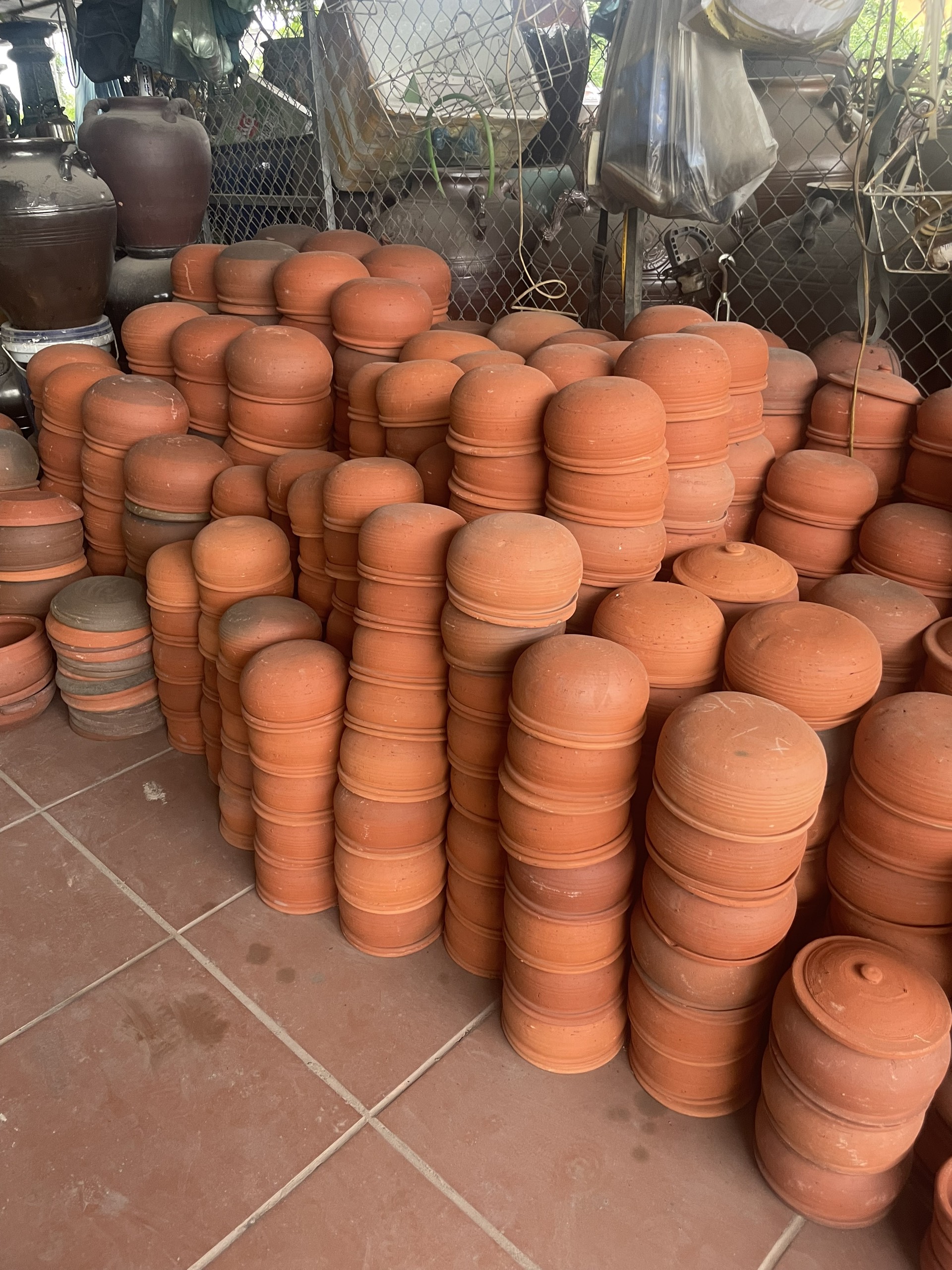 Niêu đất gốm đất nung kho cá, nấu cơm, tổ chức lễ hội