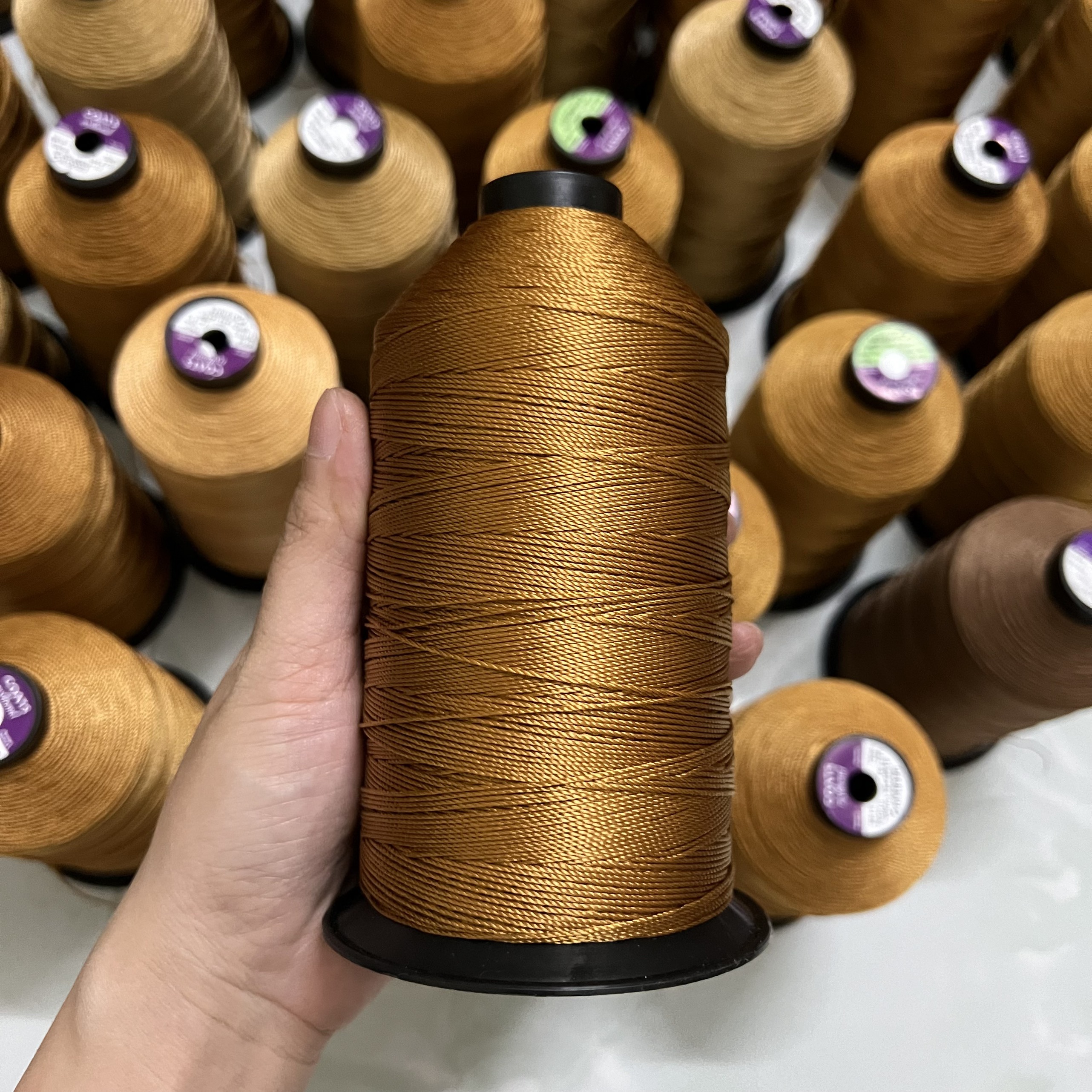 Chỉ khâu giày dép chuyên dụng (Màu nâu đất)
