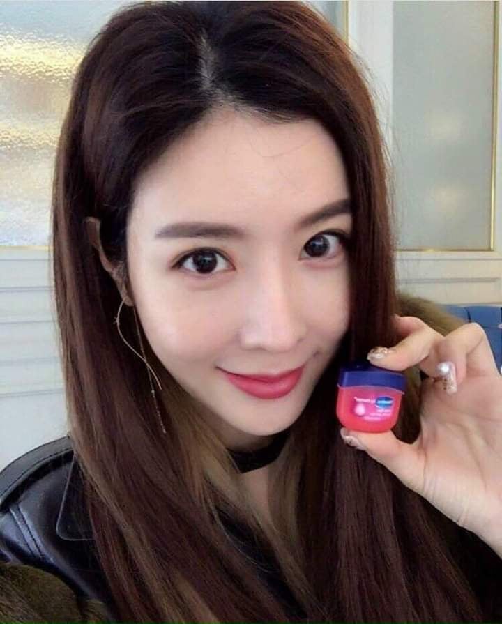 Vaseline Mỹ dưỡng môi ( 1 hủ)