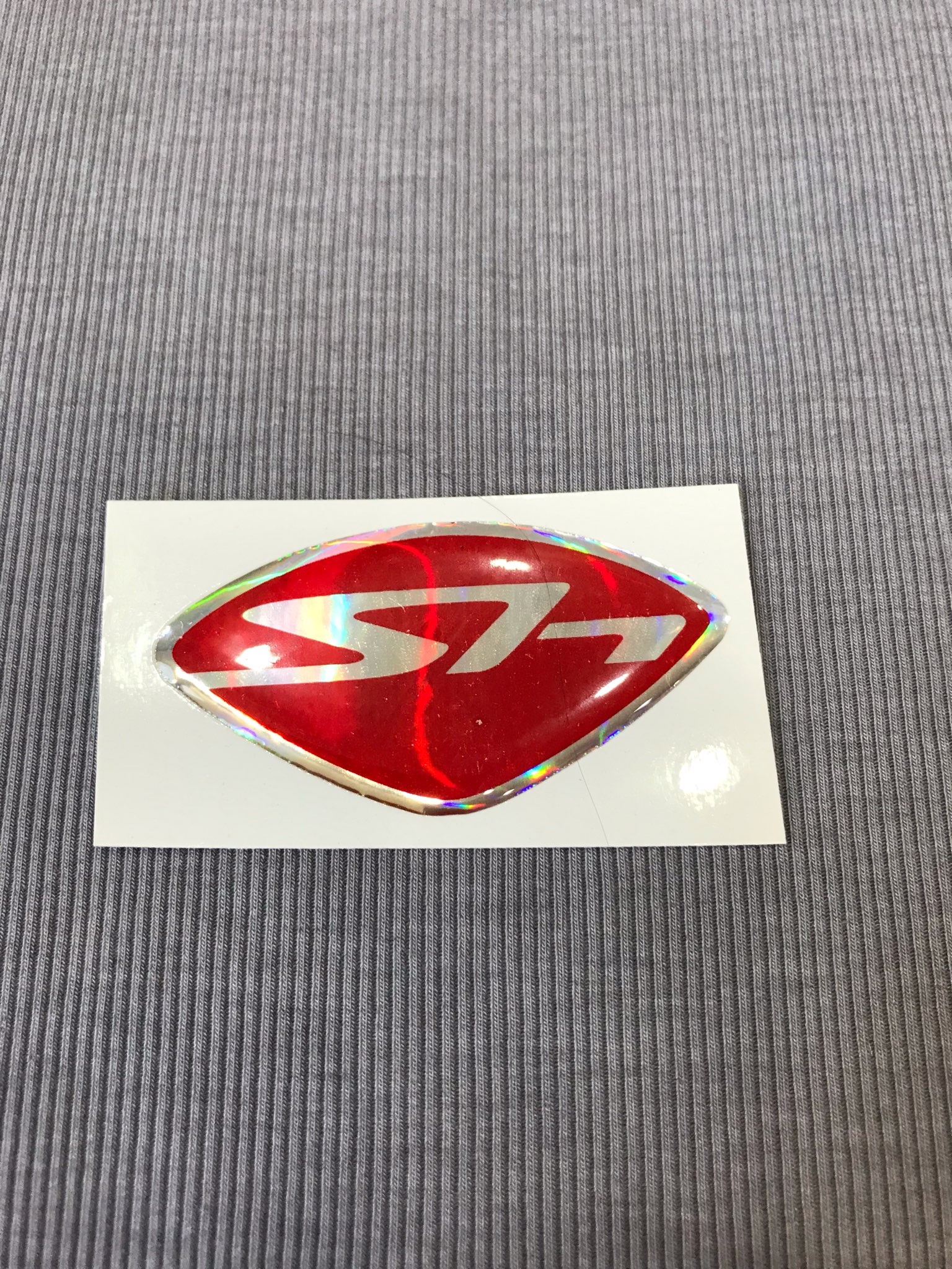 Tem logo SH sắc nét màu đỏ