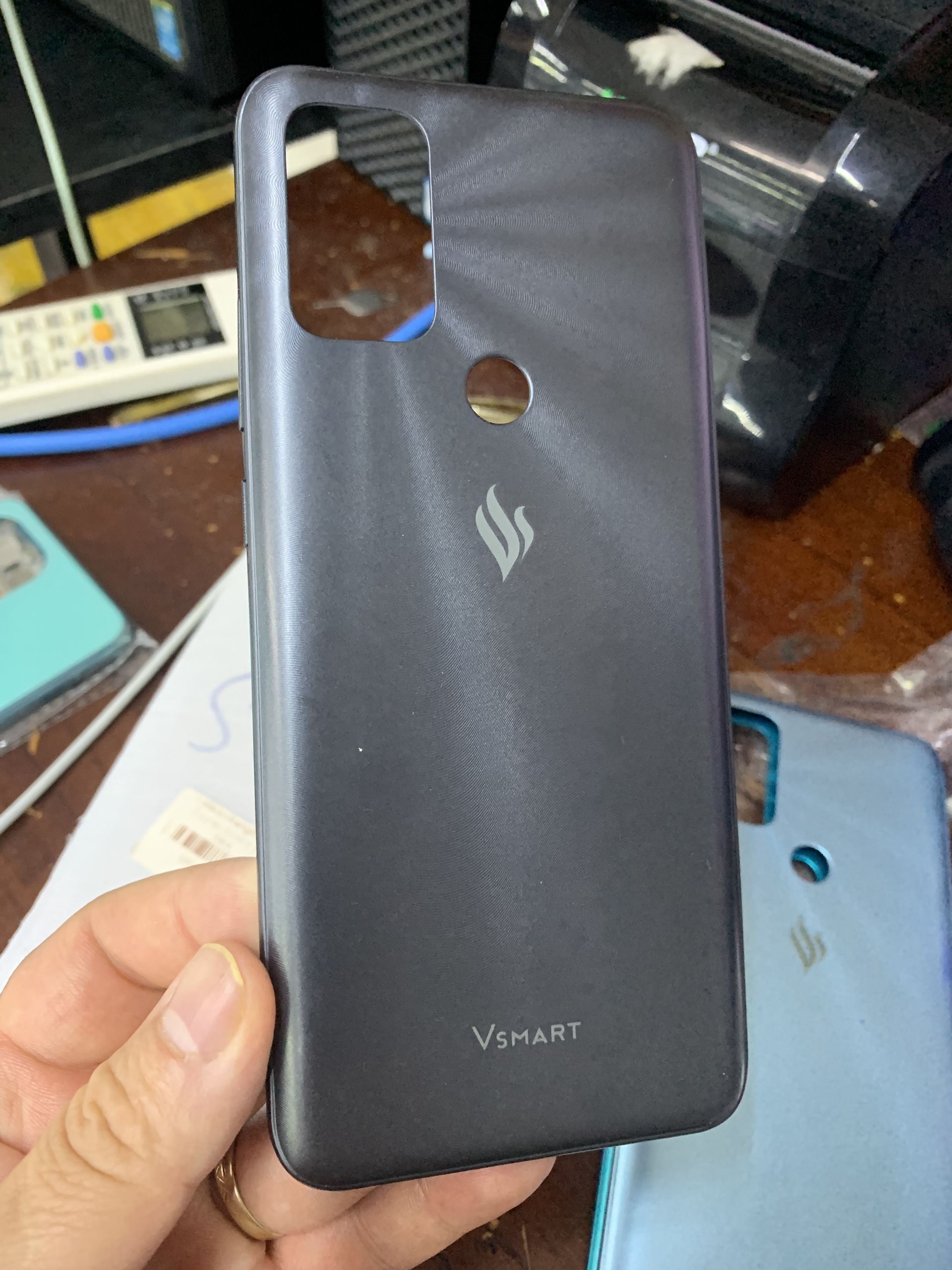 Vỏ lưng kèm phím bấm Vsmart Star 5, vỏ zin công ty