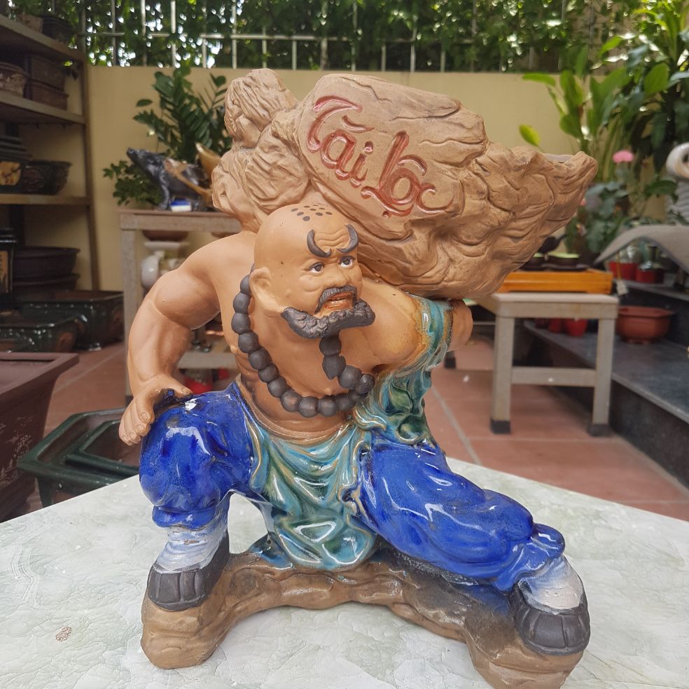 Chậu tượng Lỗ Trí Thâm cõng đá Tài Lộc