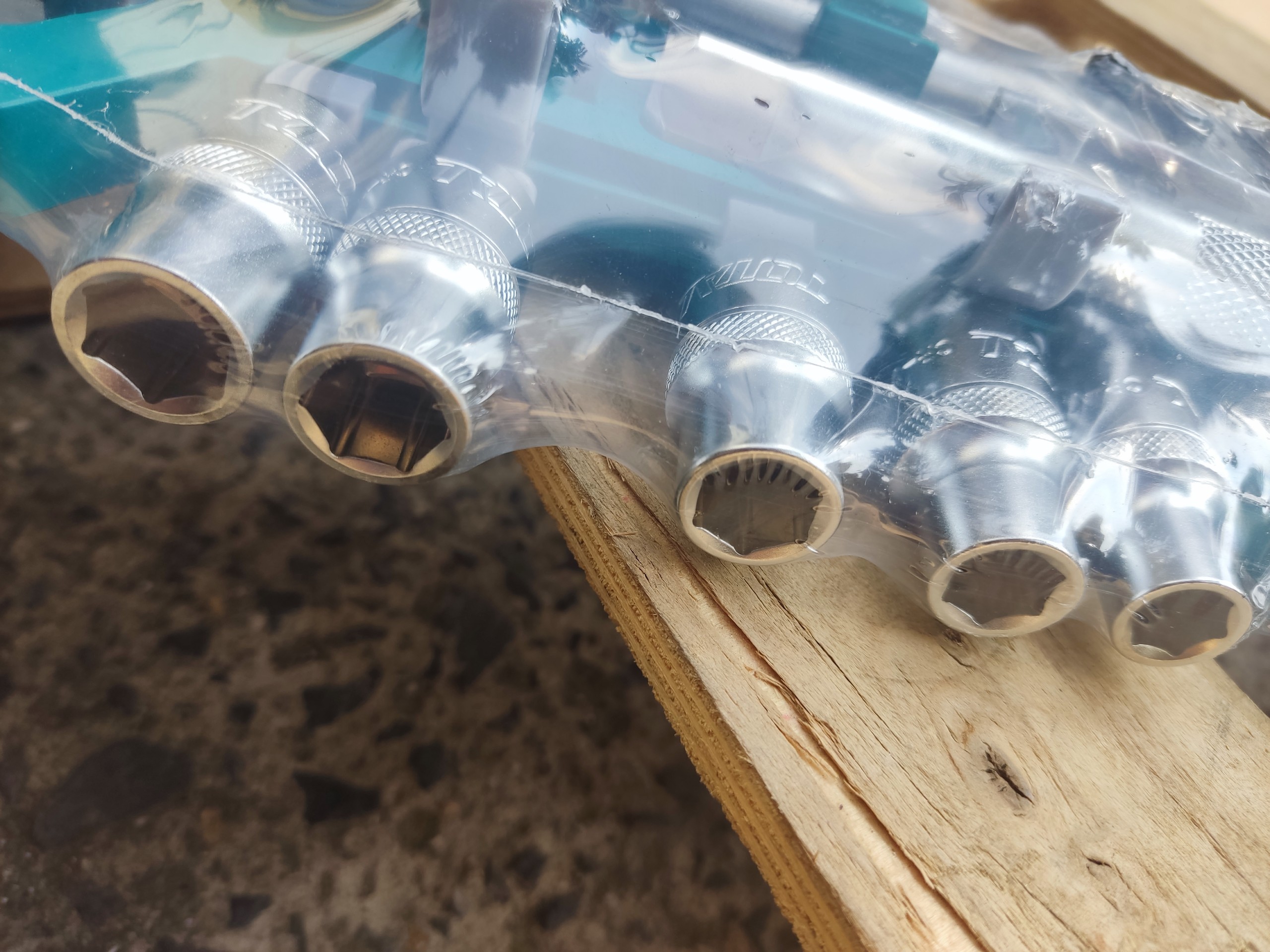 Bộ 12 Cái Socket 1/2" & Cần 2 Chiều Tht141121 Total